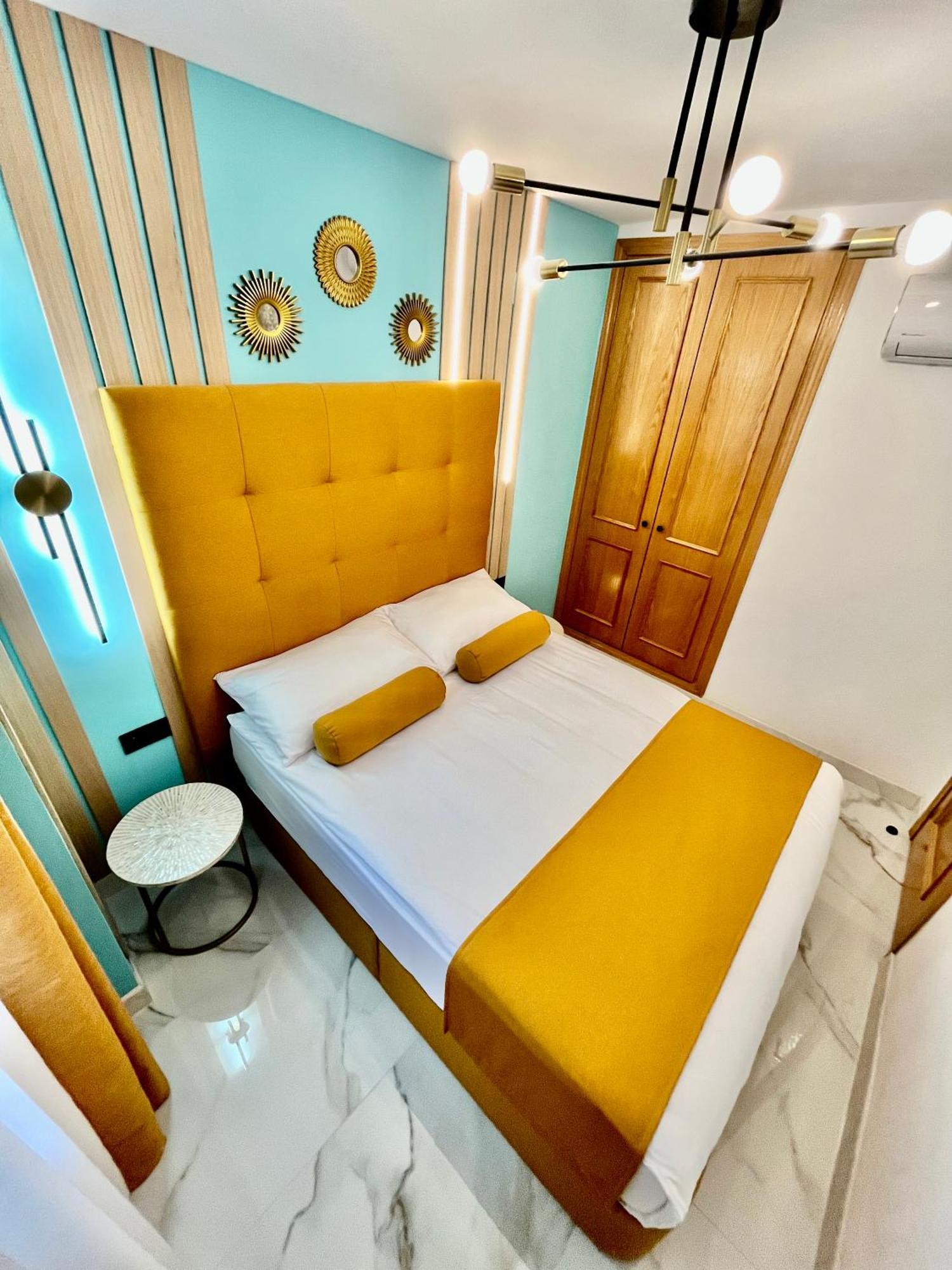 Elegante Tres Colores Apartamento