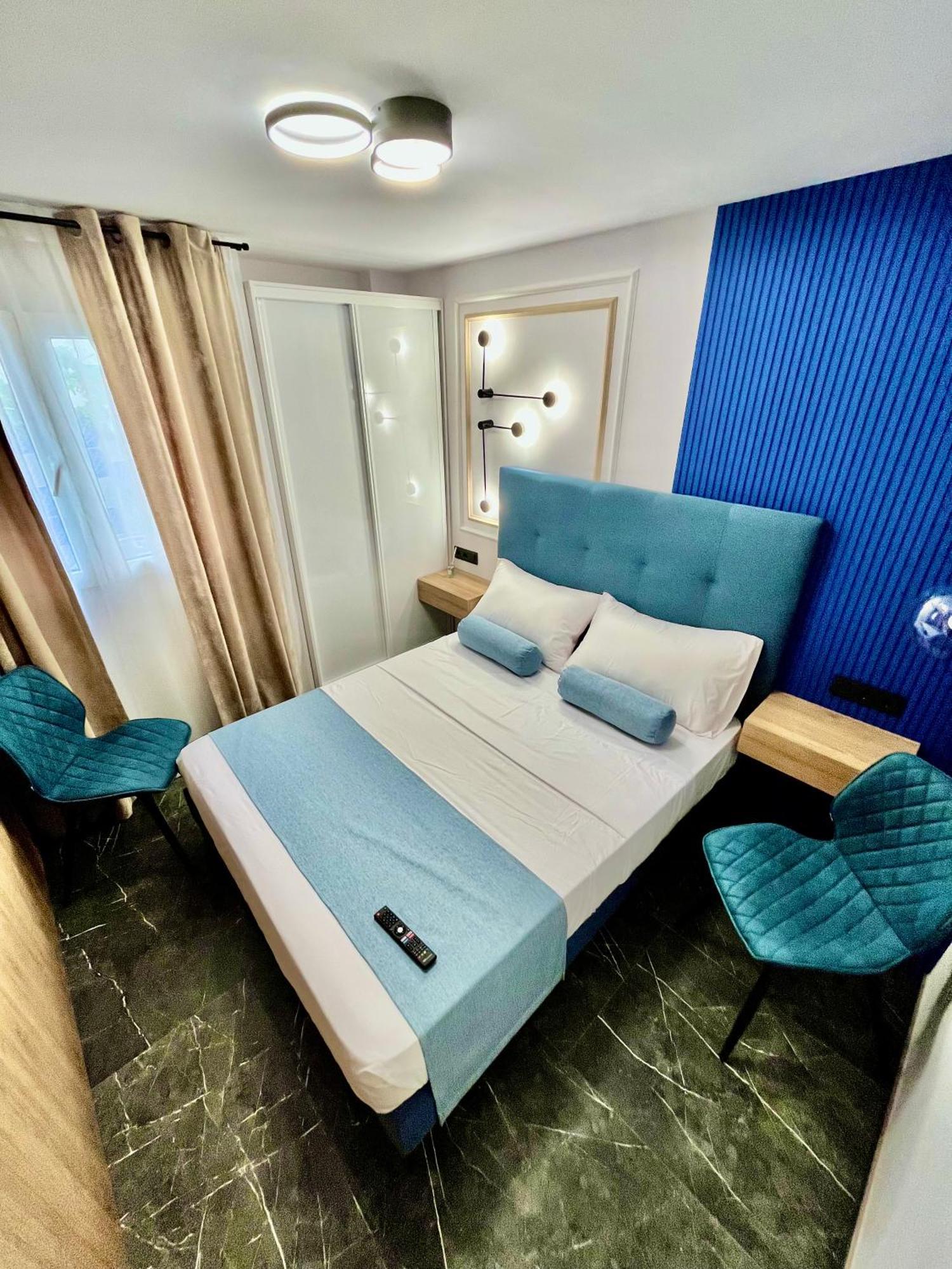 Elegante Tres Colores Apartamento