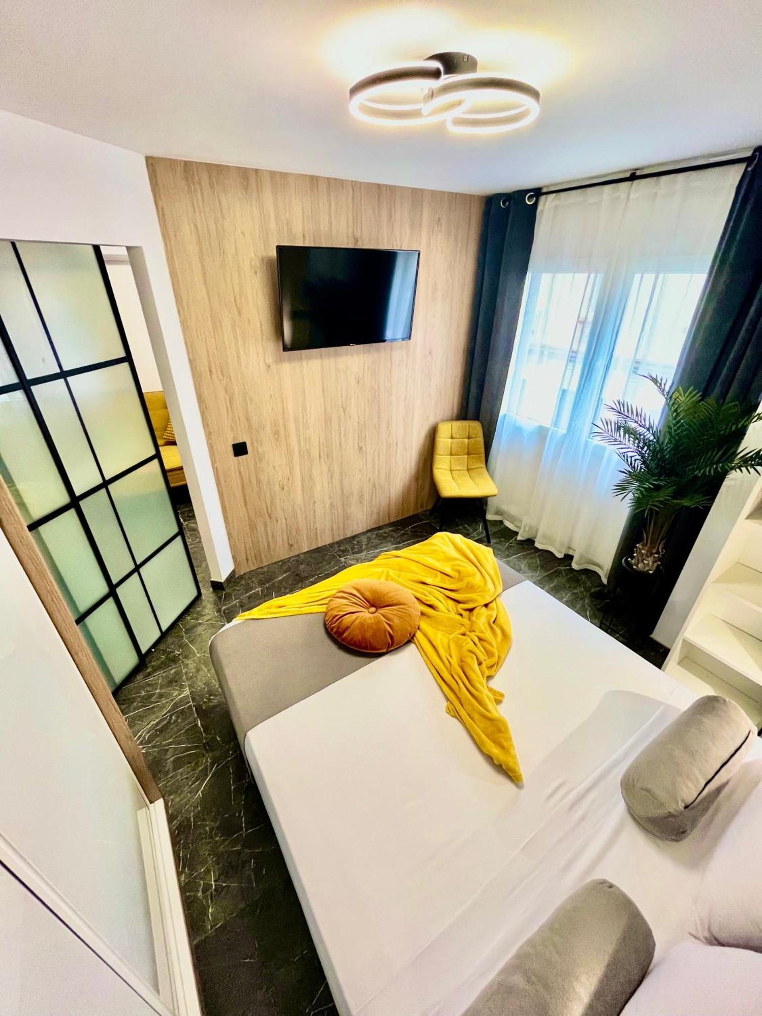 Elegante Tres Colores Apartamento Alicante